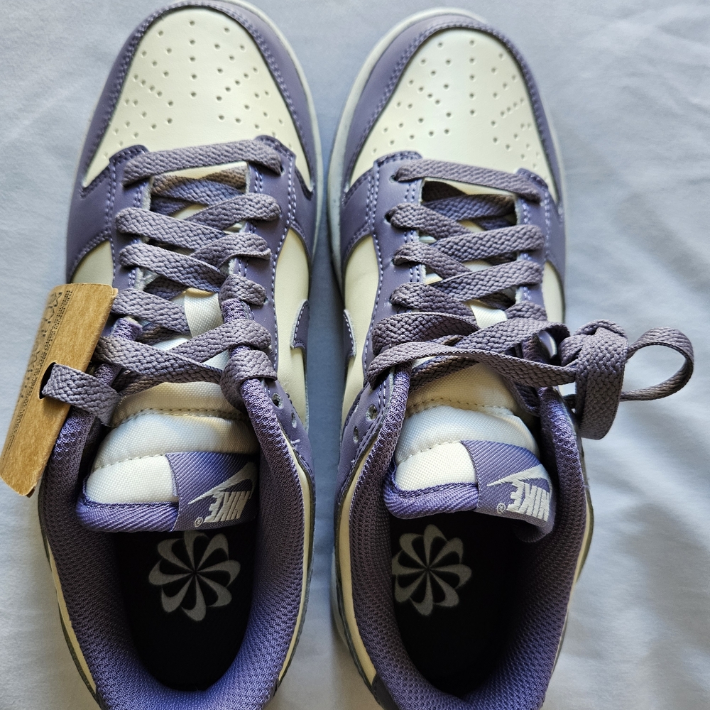 NIKE Lavender and Cream Athletic Shoes 👟